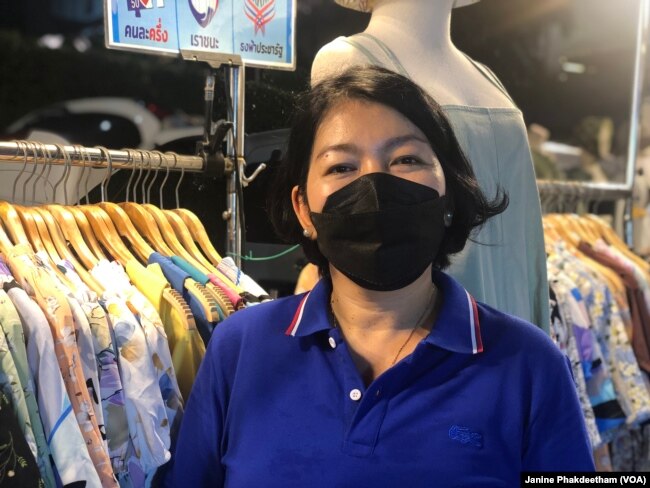 อัญชลี ตันยะกุล เจ้าของร้านขายเสื้อผ้าในตลาดนัดในย่านรัชดาและจตุจักร