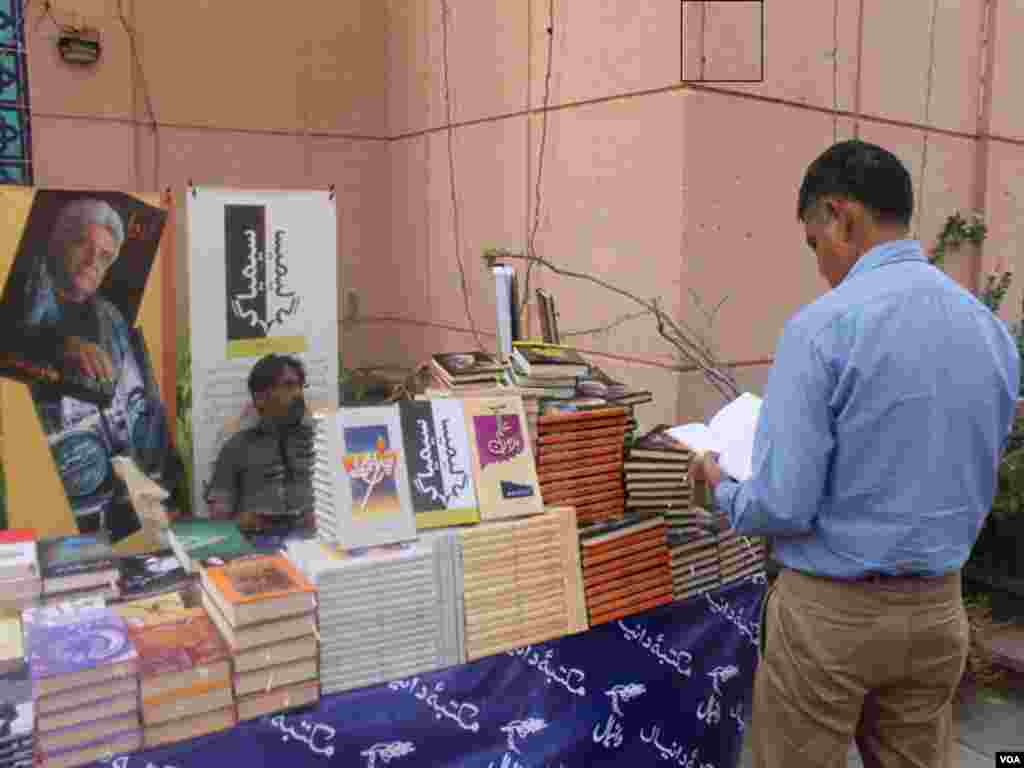 کراچی:کانفرنس کے دوران مختلف مصنفین کے کتابوں کی رونمائی بھی کی گئی ،مختلف کتابوں کے اسٹال بھی لگائے گئے