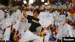 A supporter of Democratic Progressive Party (DPP) chairperson and presidential candidate Tsai Ing-wen celebrates to preliminary results at their party headquarters in Taipei, Taiwan, Jan. 16, 2016. 