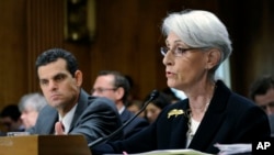 Undersecretary of State for Political Affairs Wendy Sherman (R) accompanied by Treasury Undersecretary For Terrorism And Financial Intelligence David Cohen, testifies on Capitol Hill in Washington, July 29, 2014.