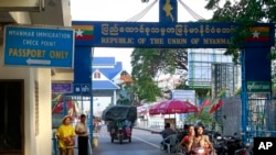 မှတ်တမ်းဓါတ်ပုံ -၂၀၁၂ မေလ ၂၁ရက်နေ့ က မြန်မာ-ထိုင်းနယ်စပ် တာချီလိတ် ဂိတ်တခု