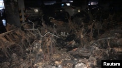 Xe gắn máy bị cháy trong tầng hầm chung cư Carina ngày 23/3/2018.