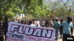 Estudantes protestam em Luanda