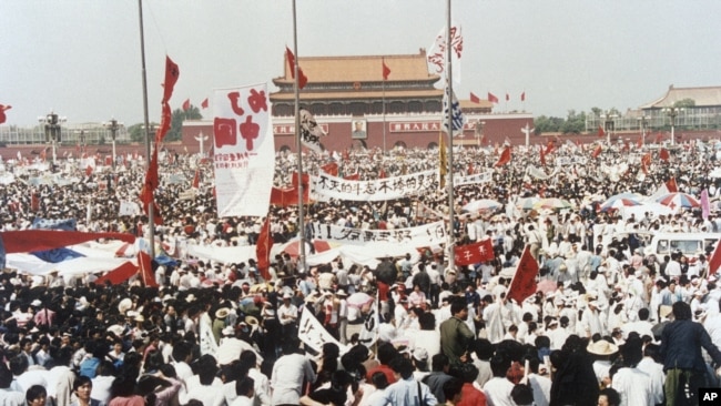 1989年5月17日，北京天安门广场T