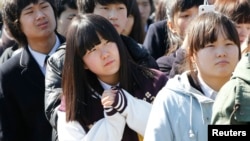 한국의 탈북청소년 대안학교인 한겨레중고등학교 학생들이 지난 2011년 3월 한국전쟁 전적지 '백마고지'를 방문했다. (자료사진)