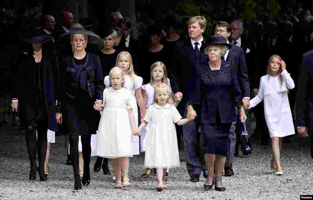 Netherlands&#39; Princess Mabel (2nd L-2nd R), accompanied by her daughters Luana and Zaria, and Princess Beatrix lead the Dutch royal family as they arrive for the funeral service of Beartix&#39; son Prince Friso at the Stulpkerk church in Lage Vuursche. Friso, the brother of the new Dutch king, died on Aug. 12, 2013, in a royal palace in The Hague, 18 months after a skiing accident left him in a coma.