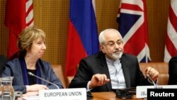 European Union Foreign Policy Chief Catherine Ashton (L) and Iranian Foreign Minister Mohammad Javad Zarif wait for the beginning of talks in Vienna June 17, 2014. 