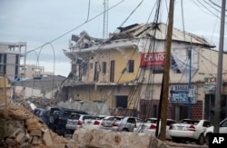 A view of Hotel Naso-Hablod, destroyed after a bomb attack in Mogadishu, Somalia, June 25, 2016. A Somali police officer says a suicide car bomber detonated an explosives-laden vehicle at the gate of a hotel in Mogadishu followed by gunmen who were fighti