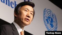 윤병세 한국 외교부 장관이 24일 서울에서 유엔한국협회 주최로 열린 '제71차 유엔의 날' 행사에서 기념연설을 하고 있다.