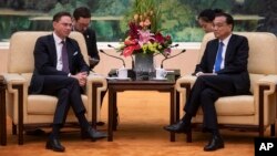 European Commission Vice President Jyrki Katainen, left, attends a meeting with China's Premier Li Keqiang at the Great Hall of the People in Beijing, Monday, June 25, 2018. (Fred Dufour/Pool Photo via AP)