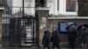 Высланные российские дипломаты покидают Великобританию