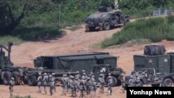 Pasukan AS ikut ambil bagian dalam latihan militer bersama AS-Korea Selatan di Paju, Korea Selatan hari Senin (22/8). 