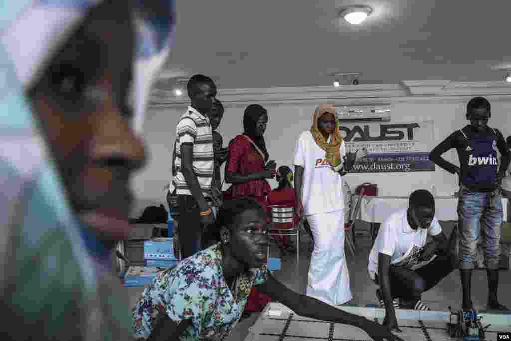 Students test at their robot at the 2017 Pan-African Robotics Competition in Dakar, Senegal, May 19, 2017. (R. Shryock/VOA)