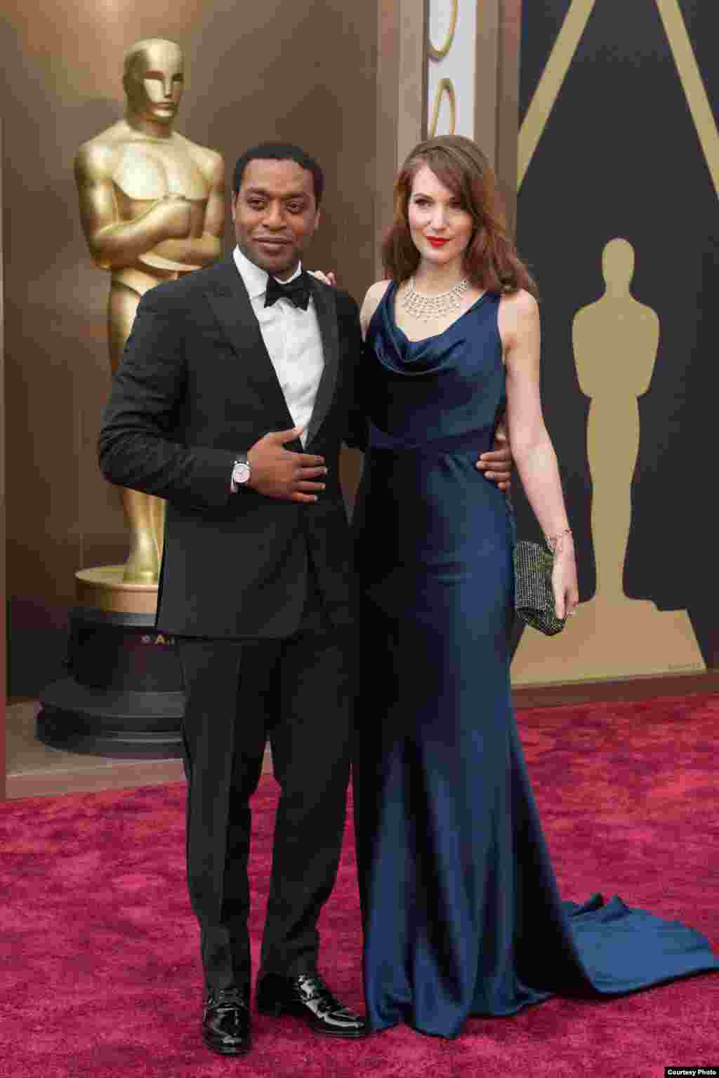 Oscar®-nominee Chiwetel Ejiofor and guest arrive for the live ABC Telecast of The 86th Oscars® on March 2, 2014 in Hollywood, CA. (Photo courtesy AMPAS)