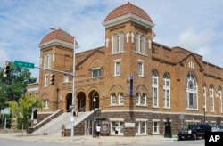 Alabama eyaletinin Birmingham kentindeki 16. Cadde Baptist Kilisesi, 1963 yılında beyaz ırkçı Ku Klux Klan örgütünün bombalı saldırısına uğramıştı.