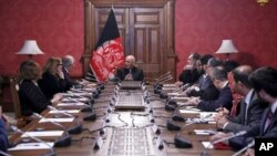 Delegasi AS bertemu Presiden Afghanistan Ashraf Ghani (tengah) di Kabul, Kamis (28/2). 