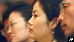한국 서울에서 열린 탈북민 취업 박람회에서 참석자들이 취업 관련 강의를 듣고 있다.