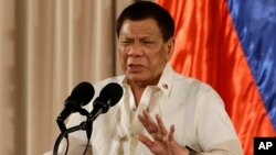 Philippine President Rodrigo Duterte gestures during the 19th Founding Anniversary of the Volunteers Against Crime and Corruption at the Malacanang Presidential Palace in Manila, Philippines, Aug, 16, 2017.