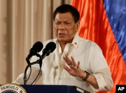 Philippine President Rodrigo Duterte gestures during the 19th Founding Anniversary of the Volunteers Against Crime and Corruption at the Malacanang Presidential Palace in Manila, Philippines, Aug, 16, 2017.