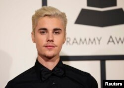 Singer Justin Bieber arrives at the 58th Grammy Awards in Los Angeles, California, Feb. 15, 2016.