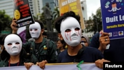 Para jurnalis melakukan aksi unjuk rasa menuntut peningkatan kesejahteraan dan perlindungan terhadap jurnalis dalam Aksi Hari Buruh di Jakarta (foto: dok). 