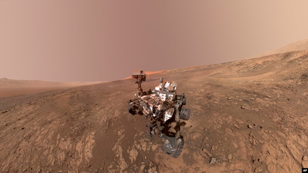 Ảnh ghép từ một nhiều ảnh chụp ngày 23/1/2018 cho thấy ảnh tự chụp của Xe tự hành Curiosity của NASA ở Vera Rubin Ridge. (NASA/JPL-Caltech/MSSS via AP)