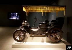 A 1901 Duryea Surrey is shown during the unveiling of the exhibition "Empress Dowager, Cixi." at Orange County's Bowers Museum, Nov. 9, 2017, in Santa Ana, Calif.