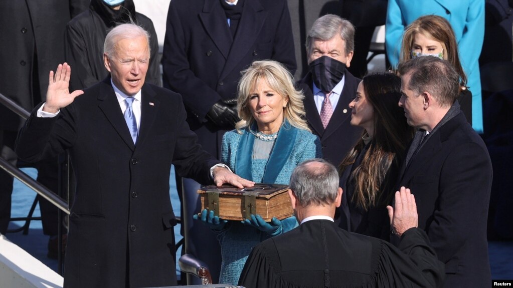 乔·拜登(Joe Biden)2021年1月20日宣誓就任美国第46任总统（路透社）(photo:VOA)