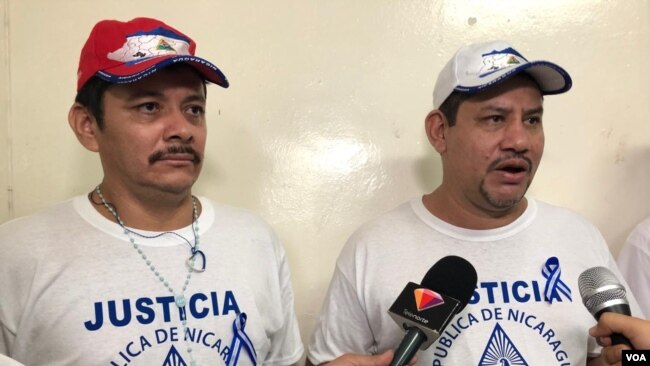 Lideres campesinos nicaraguenses Medardo Mairena y Pedro Mena. Foto: Daliana Ocaña - VOA.