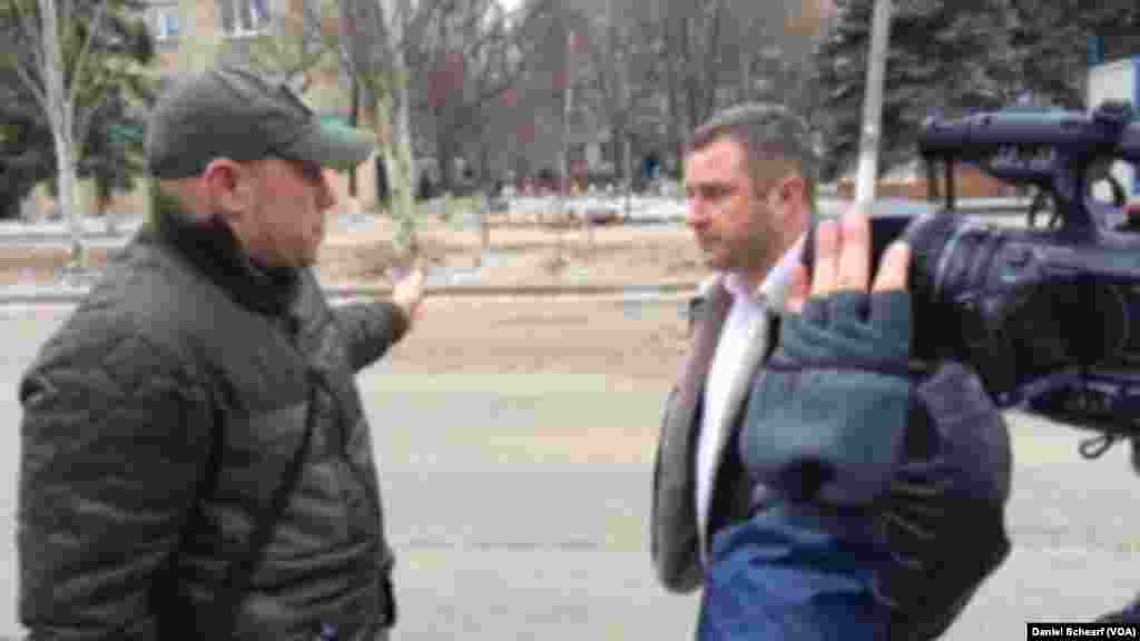 Jurnalistlər Kramatorsk yaxınlığındakı döyüşləri müşahidə edir - 10 fevral, 2015 &nbsp;