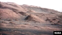 Curiosity Returns Telephoto Views from Mars
