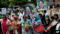 Supporters of Pakistan's jailed ex-Prime Minister Nawaz Sharif gather outside the Adiala jail where he is being held, in Rawalpindi, Pakistan, July 19, 2018.