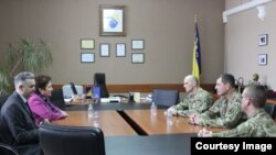 Ministrica odbrane BiH Marina Pendeš i američki general John Gronski, 13. februar 2018. godine.