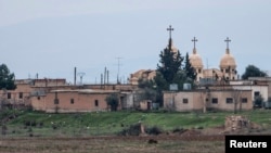 Sebuah gereja di Desa Abu Tina, Suriah utara yang baru saja direbut oleh kelompok militan ISIS (25/2).