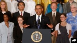 Predsednik Barak Obama sa porodicama koje su imale koristi od reforme zdravstvene zaštite