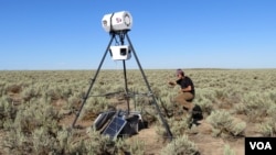 This is one of six loudspeakers mimicking natural gas well field compressor noise at study sites on Idaho's Snake River Plain. (VOA/T. Banse)