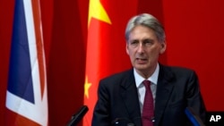 British Foreign Secretary Philip Hammond delivers his speech at Peking University in Beijing, Aug. 12, 2015. 