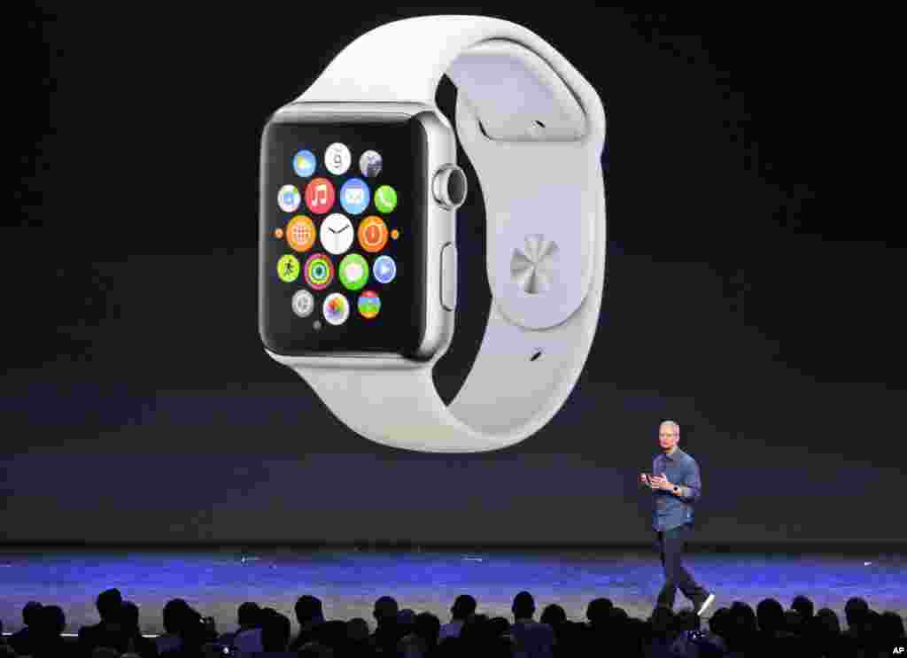 Apple&#39;s new wearable device marks the company&#39;s first major entry in a new product category since the iPad&#39;s debut in 2010,&nbsp; in Cupertino, California, Sept. 9, 2014.