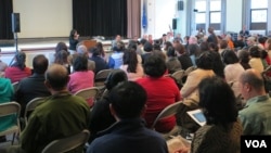 About 150 Cambodian, Lao and Vietnamese met with members of the Southeast Asian American Health Coalition and Khmer Health Advocates, at Elmwood Community Center Auditorium, West Hartford, Connecticut, on Tuesday, October 20th, 2015. (Photo: Soksreinith Ten/VOA Khmer) 