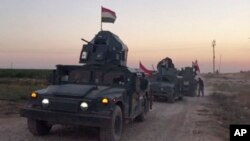 지난 16일 이라크 군 차량들이 쿠르드 자치구
키르쿠크 유전 주변으로 이동하고 있다.
