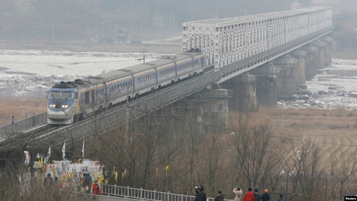 Kedua Korea Memulai Survei untuk Jalur Kereta Api