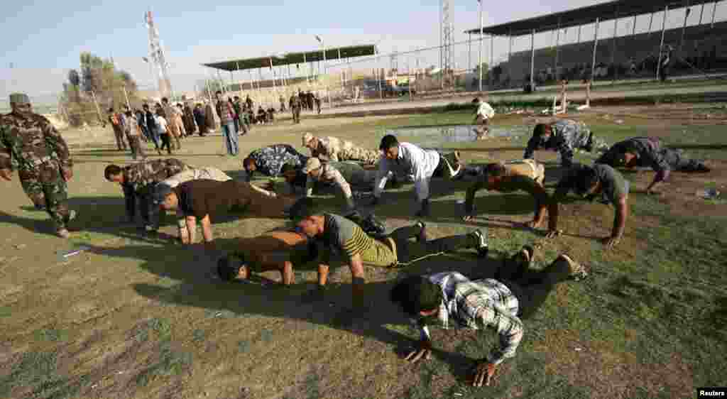 عراق میں سکیورٹی فورسز کے ہمراہ شیعہ رضاکار بھی دولت اسلامیہ العراق والشام کے جنگجوؤں&nbsp; کے خلاف برسرپیکار ہیں۔ 