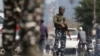 Personel Pasukan Polisi Cadangan India (CRPF) berjaga di sebuah jalan di Srinagar, 12 Oktober 2021. (REUTERS/Danish Ismail)