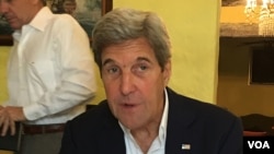 U.S. Secretary of State John Kerry talks to reporters in Cartagena, Colombia, Sept. 26, 2016. (S. Herman / VOA)