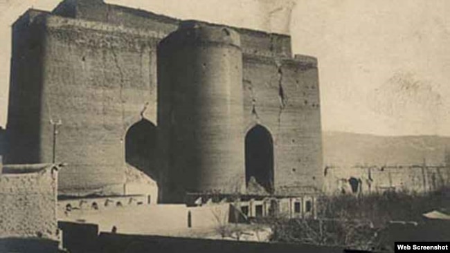 Ərk qalası 14-cü əsrdə Elxanilər dönəmində inşa edilib.