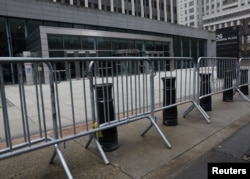 Temporary fences are placed outside the public entrance to 26 Federal Plaza, a U.S. government office building, during the partial U.S. government shutdown in New York, Jan. 8, 2019.