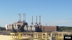 Duke Energy's Buck Combined Cycle power plant, in front, relies on cleaner energy than its closed coal-fired plant, at rear, in Rowan County, North Carolina. (N. Yaqub/VOA)