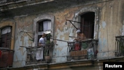 Los cubanos tuvieron prohibido vender y comprar casas en la isla durante más de medio siglo.