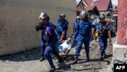 Ba policiers bakangi moto moko na Goma, RDC, 27 décembre 2018.