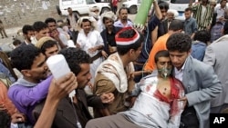 An injured tribesman loyal to Sheik Sadeq al-Ahmar, the head of the powerful Hashid tribe, is brought to a field hospital after being wounded in clashes with Yemeni security forces, in Sana'a, Yemen, June 1, 2011